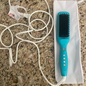 MOROCCANOIL Smooth Style Ceramic Heated Brush. USED ONCE!! Like new!!!